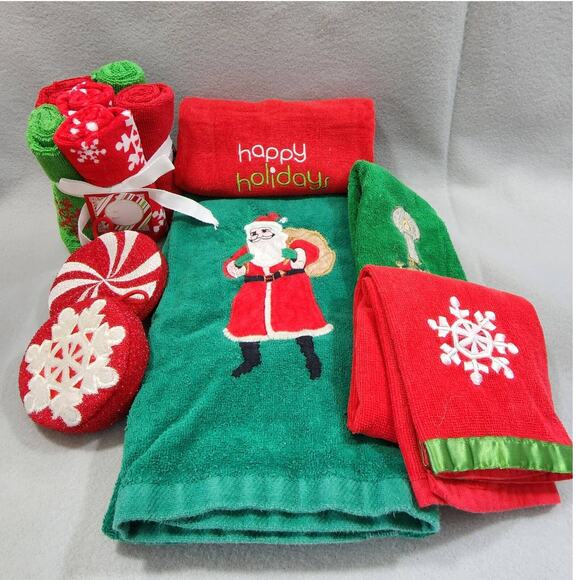Mixed Lot Christmas Towels (4) Wash Cloths (5) & Kitchen Scrubbers (2) 11pc - Picture 1 of 5